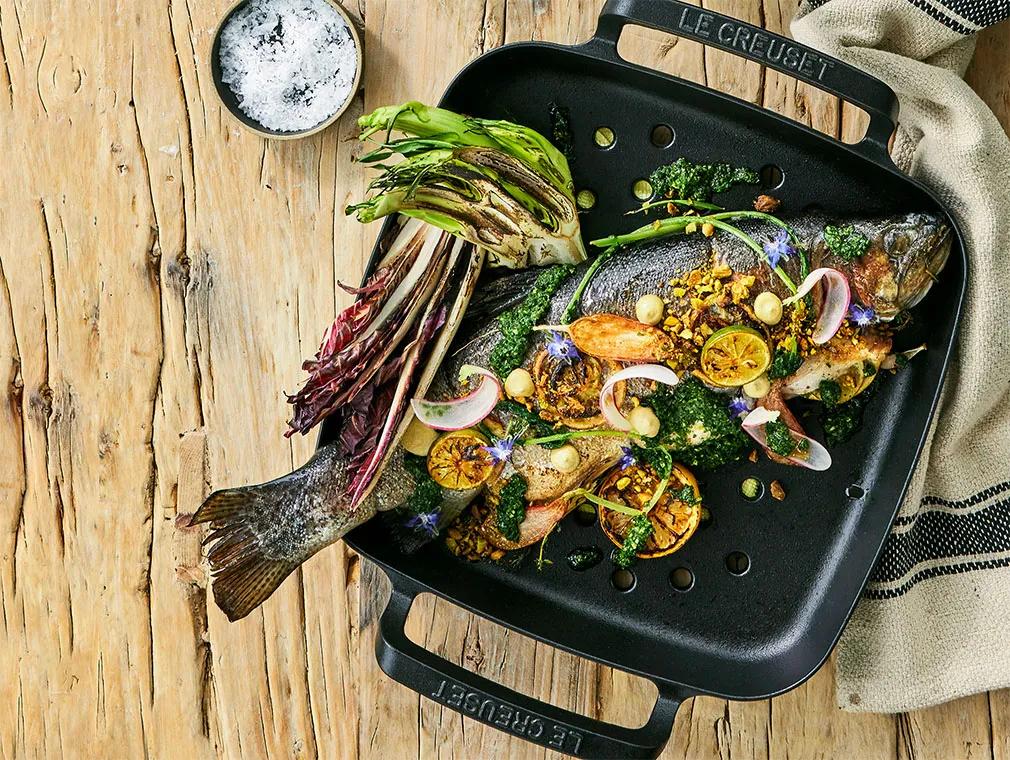 Gegrillte Regenbogenforelle mit geröstetem Radicchio und Gremolata